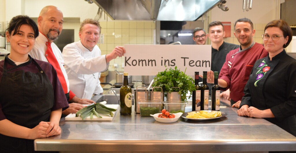 Küchen Team mit Auszubildenden in Möhringers Schwarzwald Hotel